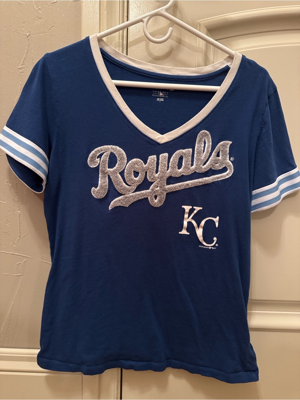 MLB Kansas City Royals Women's V-Neck Tee - Blue & White